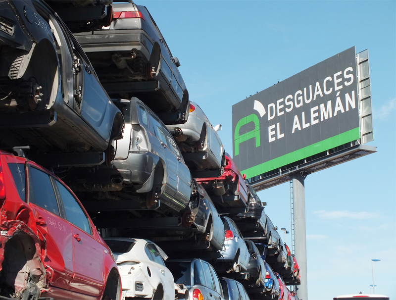 Topalmacen colabora con Desguaces El Alemán para mejorar su logística interna con cajas de plástico